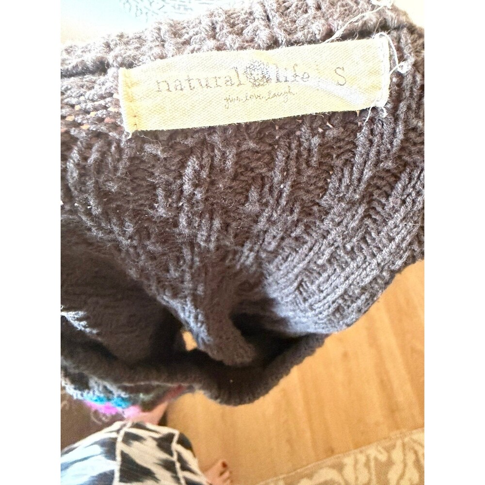 Natural Life Cropped Knit LOVE Embroidered Sweater Gray Small - Picture 4 of 4